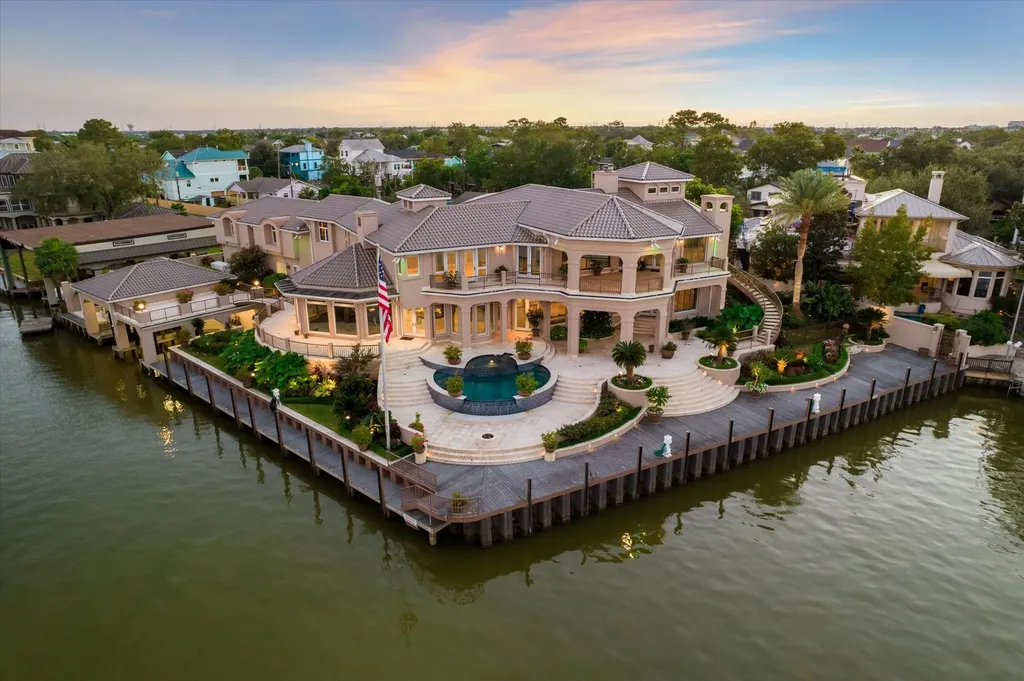 112 Bayou Lane Kemah TX 77565