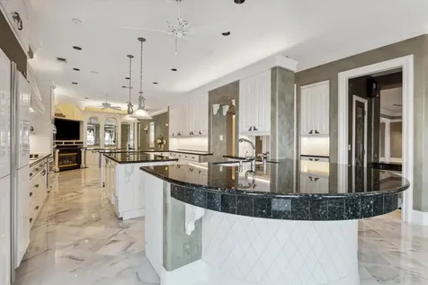 112 Bayou Lane Kemah TX 77565
