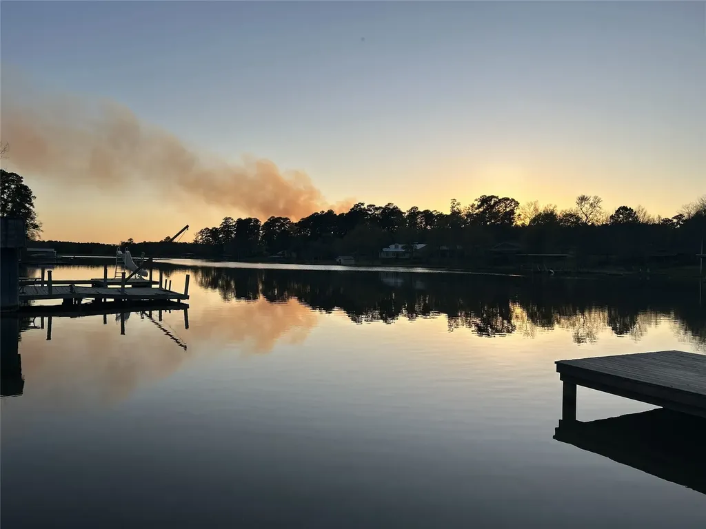 1 Sunset Lake Huntsville TX 77340