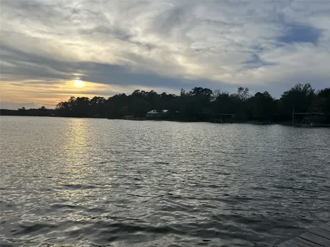 1 Sunset Lake Huntsville TX 77340