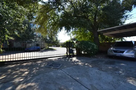 2626 North Boulevard 22 Houston TX 77098