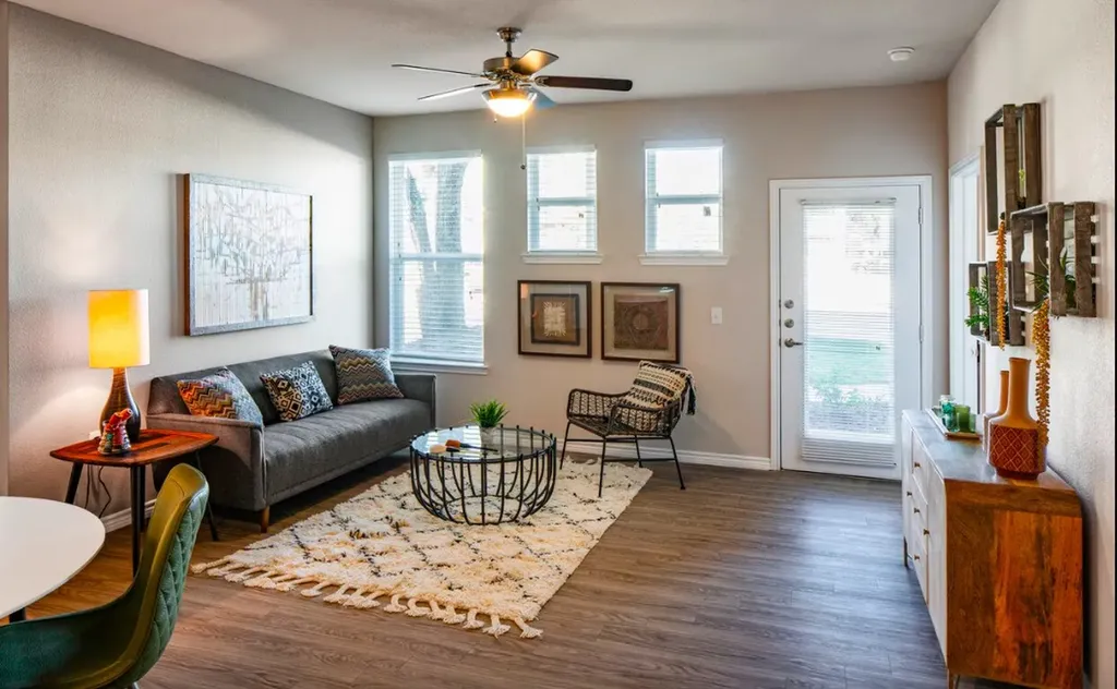 4611 N Interstate 35 Frontage Road Austin TX 78722