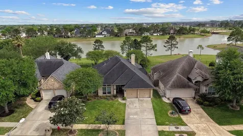 1575 Garden Lakes Drive Friendswood TX 77546