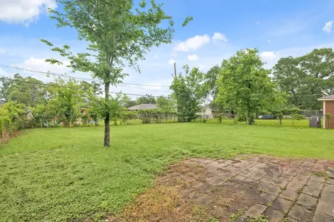 9133 Woodlyn Road Houston TX 77078