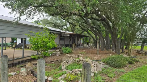 78 Avenue D Van Vleck TX 77482