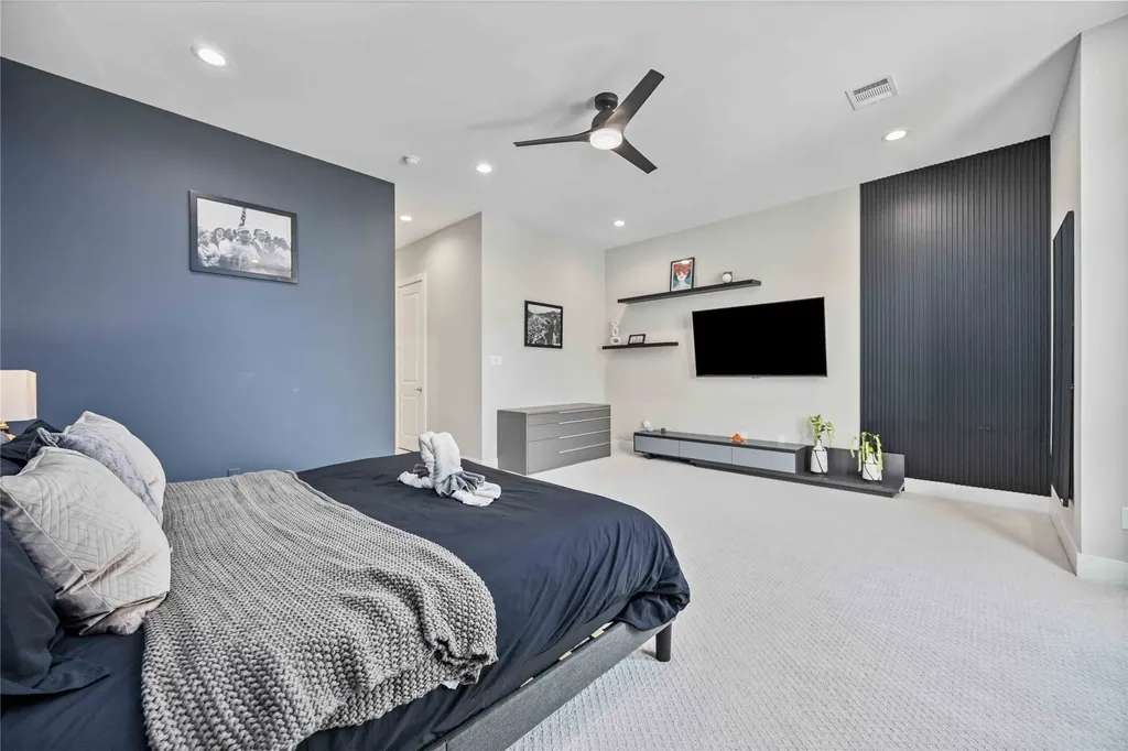 5821 Kansas Street Houston TX 77007