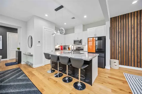 5821 Kansas Street Houston TX 77007