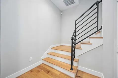 5821 Kansas Street Houston TX 77007