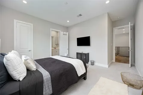 5821 Kansas Street Houston TX 77007