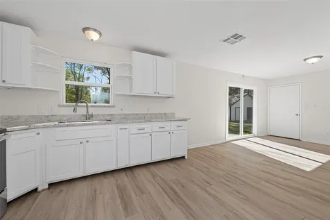 170 Walter Drive Cleveland TX 77328