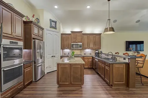 11 S Sandbells Park Lane Montgomery TX 77316