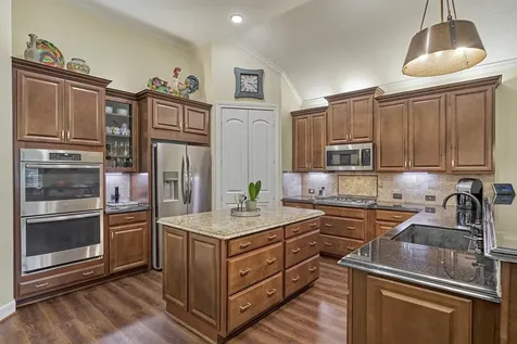 11 S Sandbells Park Lane Montgomery TX 77316