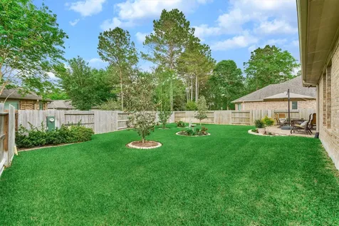11 S Sandbells Park Lane Montgomery TX 77316