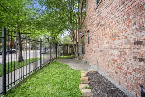 2719 La Branch Street Houston TX 77004
