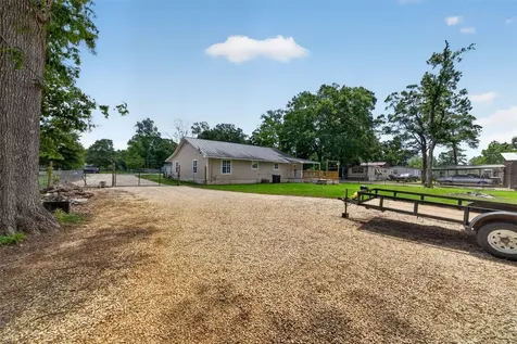 365 County Road 4013 Dayton TX 77535