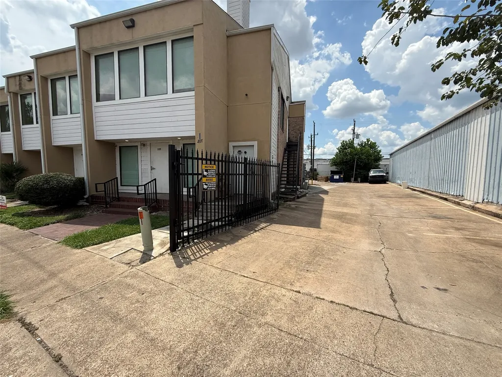 2724 Crossview Drive 201 Houston TX 77063