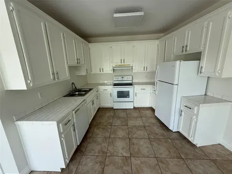 2724 Crossview Drive 201 Houston TX 77063
