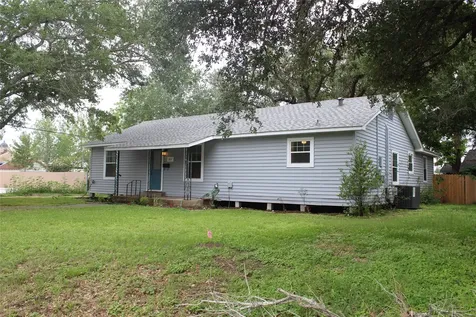 807 Depot Street El Campo TX 77437