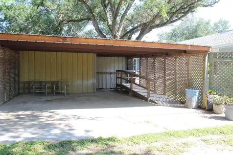 807 Depot Street El Campo TX 77437