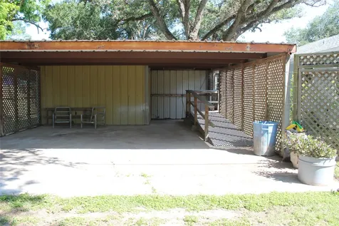 807 Depot Street El Campo TX 77437
