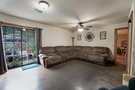 234 Park Drive La Grange TX 78945
