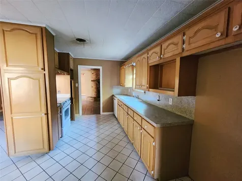 512 Camellia Avenue Orange TX 77630
