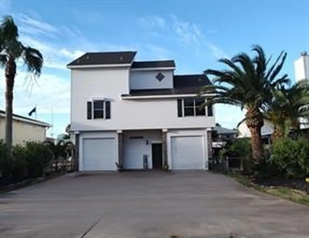 1318 Hawaii Drive Tiki Island TX 77554