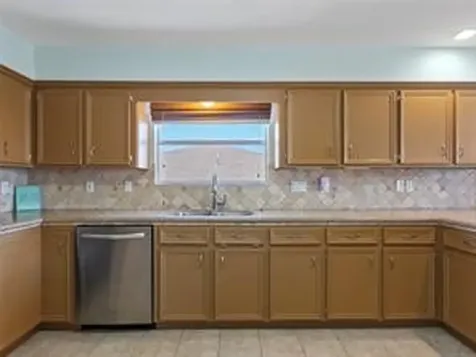 1318 Hawaii Drive Tiki Island TX 77554