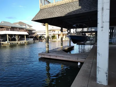 1318 Hawaii Drive Tiki Island TX 77554