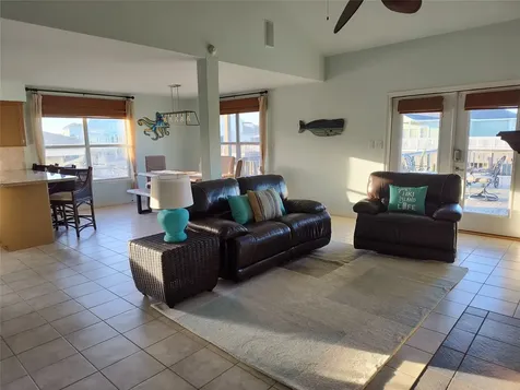 1318 Hawaii Drive Tiki Island TX 77554
