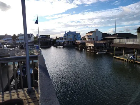 1318 Hawaii Drive Tiki Island TX 77554