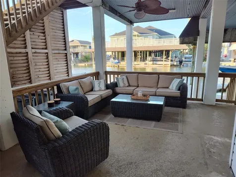 1318 Hawaii Drive Tiki Island TX 77554