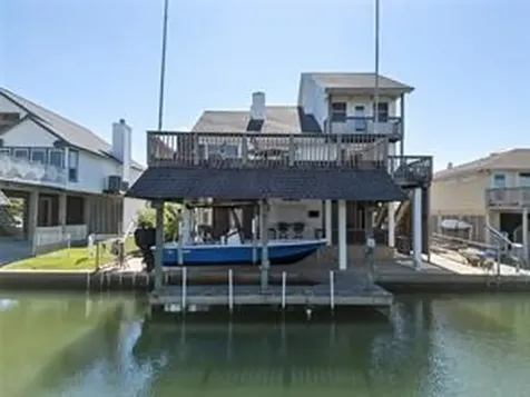 1318 Hawaii Drive Tiki Island TX 77554