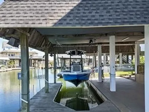 1318 Hawaii Drive Tiki Island TX 77554