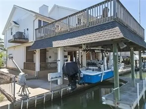 1318 Hawaii Drive Tiki Island TX 77554