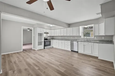 1004 S 2nd Street La Porte TX 77571