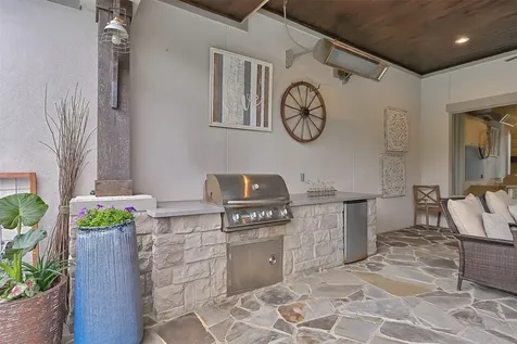 1821 Avery Lane Friendswood TX 77546