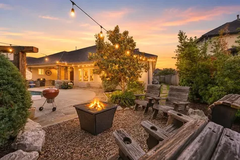 1821 Avery Lane Friendswood TX 77546