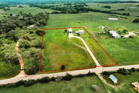 1345 E Old Hallettsville Road Flatonia TX 78941
