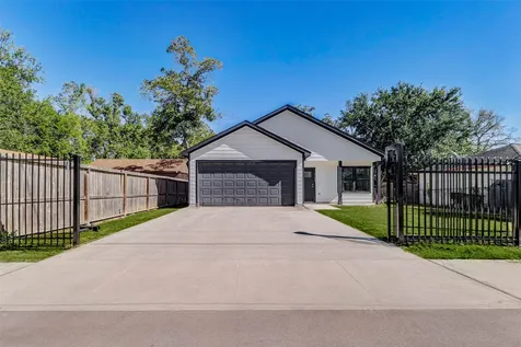 6705 Roanoke Street Houston TX 77028