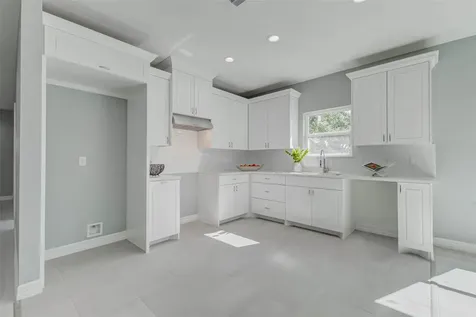 6705 Roanoke Street Houston TX 77028