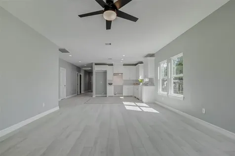 6705 Roanoke Street Houston TX 77028