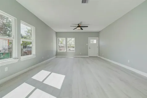6705 Roanoke Street Houston TX 77028