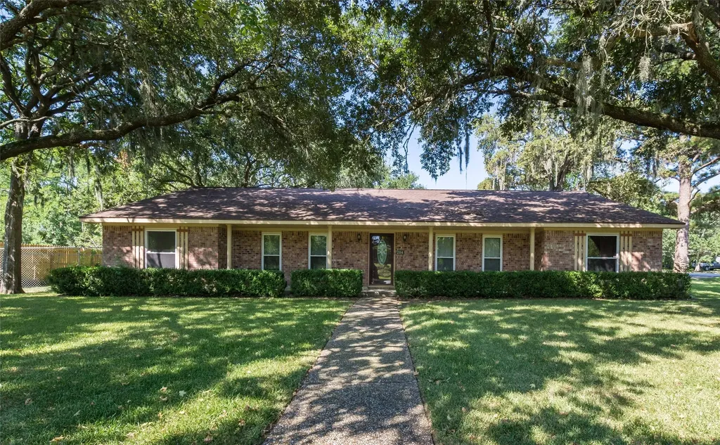 2004 Sleepy Hollow Drive Pearland TX 77581