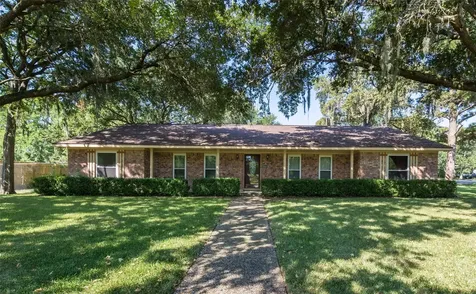 2004 Sleepy Hollow Drive Pearland TX 77581