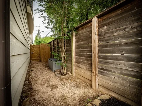 1258 Sampson Street Houston TX 77003