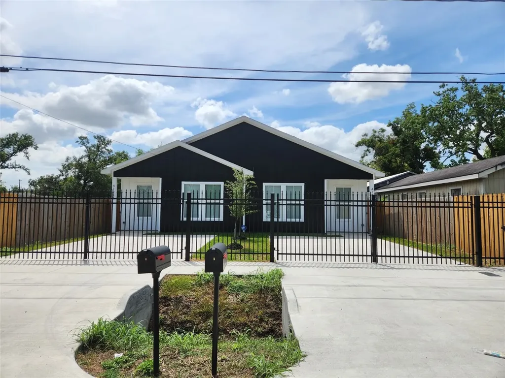 4124 Vaughn Street B Houston TX 77016