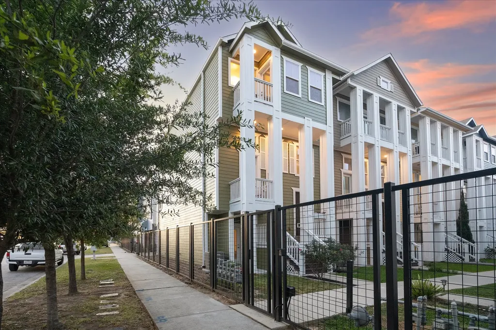 615 W 24th Street Houston TX 77008