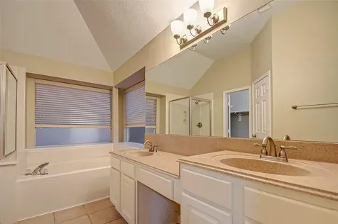 4611 Summer Lakes Sugar Land TX 77479
