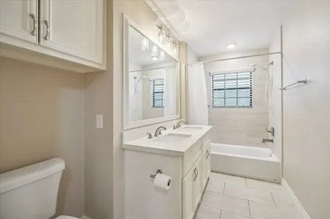 7127 Walkway Street Houston TX 77036